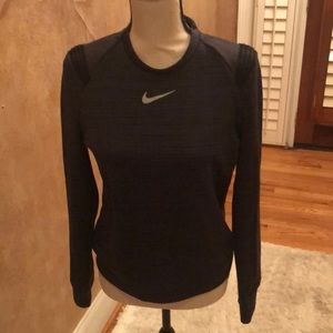 Like new Nike Golf top. Sz medium